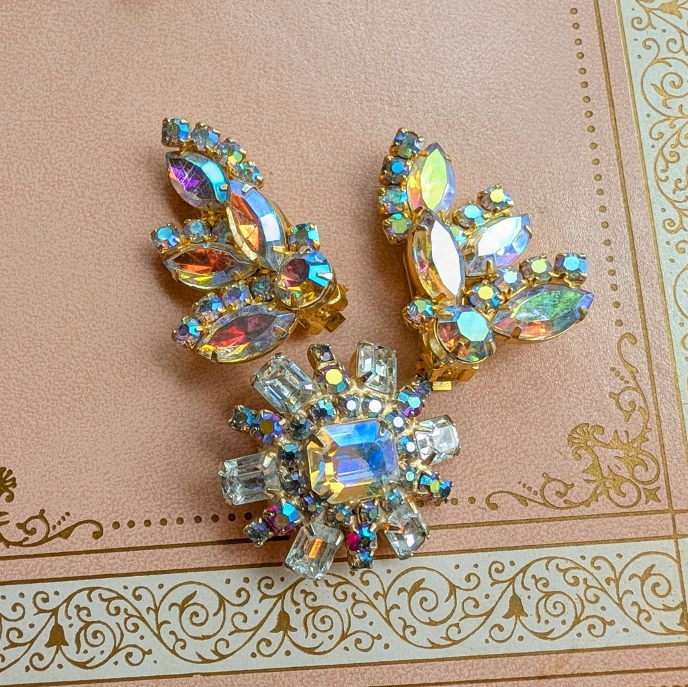 Vintage Set Aurora Borealis Crystal Cluster Scarf Clip & Earrings Set